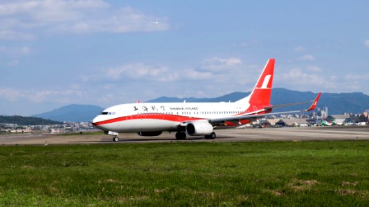 Shanghai Airlines Boeing 737-86D B-1967 Departing from Taipei Songshan Airport 20150103b