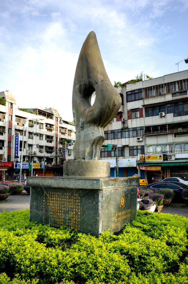 Sculpture in Yuchen Park South Exit 20140817