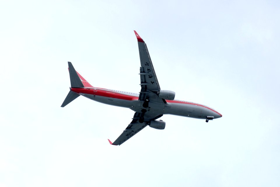 Shanghai Airlines Boeing 737-86D B-1720 on Final Approach at Taipei Songshan Airport 20150829a