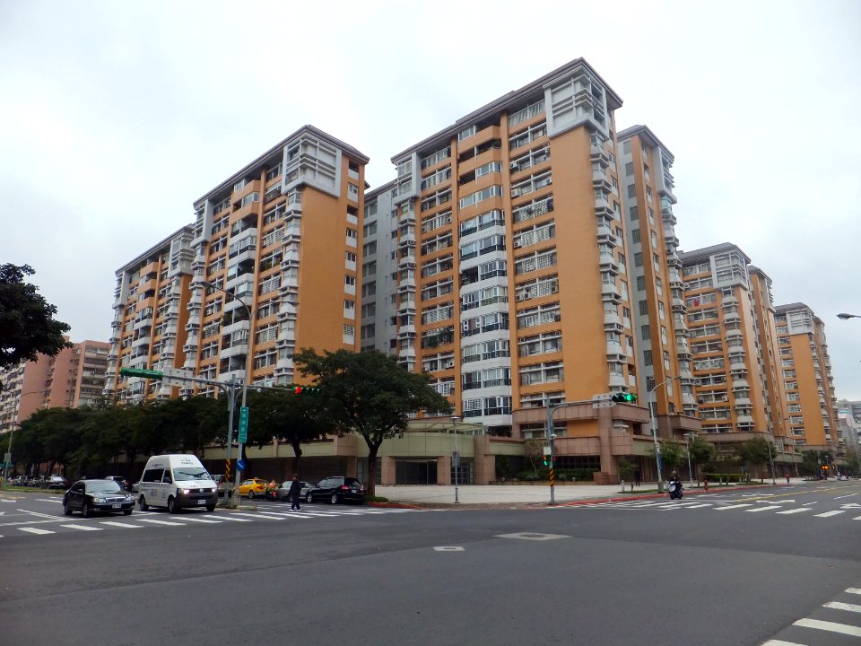 Sanmin Road and Jankang Road Intersection 20120131