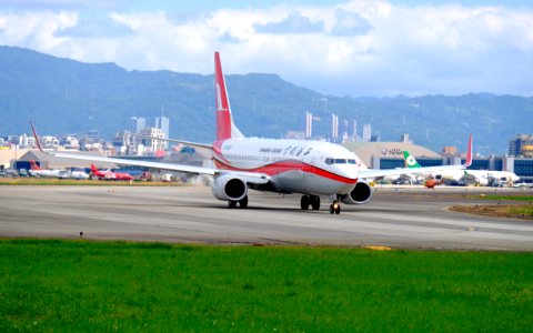 Shanghai Airlines Boeing 737-89P B-1512 Departing from Taipei Songshan Airport 20151003c