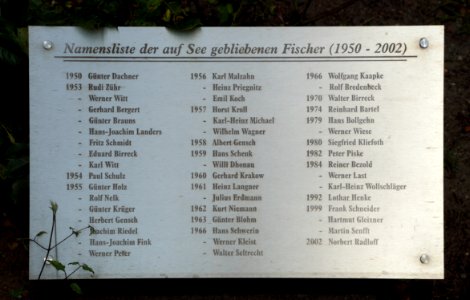 Sassnitz Strandpromenade Gedenkstein fuer die auf See gebliebenen Fischer 03