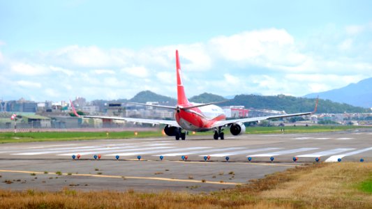Shanghai Airlines Boeing 737-89P B-1512 Taking off from Taipei Songshan Airport 20151003