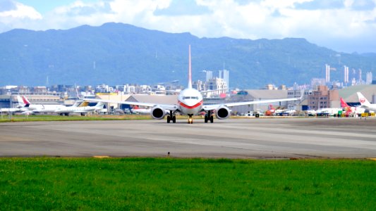 Shanghai Airlines Boeing 737-89P B-1512 Departing from Taipei Songshan Airport 20151003b