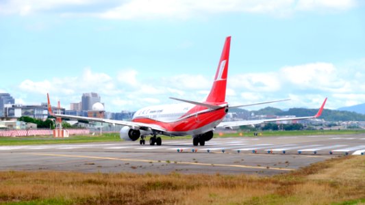 Shanghai Airlines Boeing 737-89P B-1512 Departing from Taipei Songshan Airport 20151003f