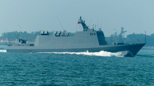 ROCN FACG 90 Passing through Exercise Water in Morning 20161112