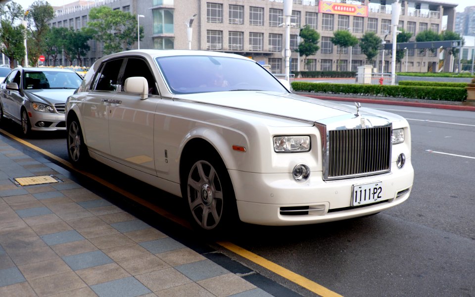 Rolls-Royce Phantom Parked in Front of 1st Terminal, Taipei Songshan Airport 20151107