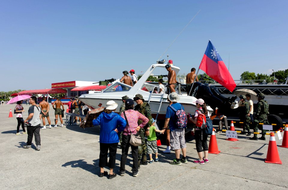 ROCMC M8 Motor Boat Display at Ground with Visitors 20141123
