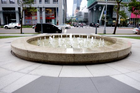 Round Fountain in Front of Bellavita South Gate 20160327