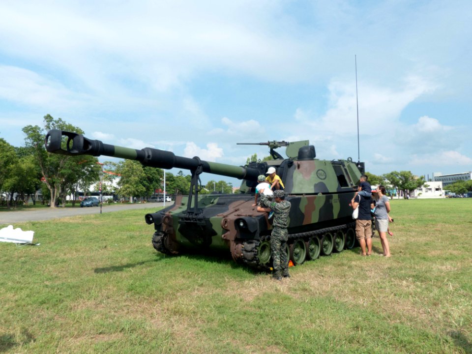 ROCMC M109A2 155mm Howitzer Display at Gangshan Air Force Base 20170812