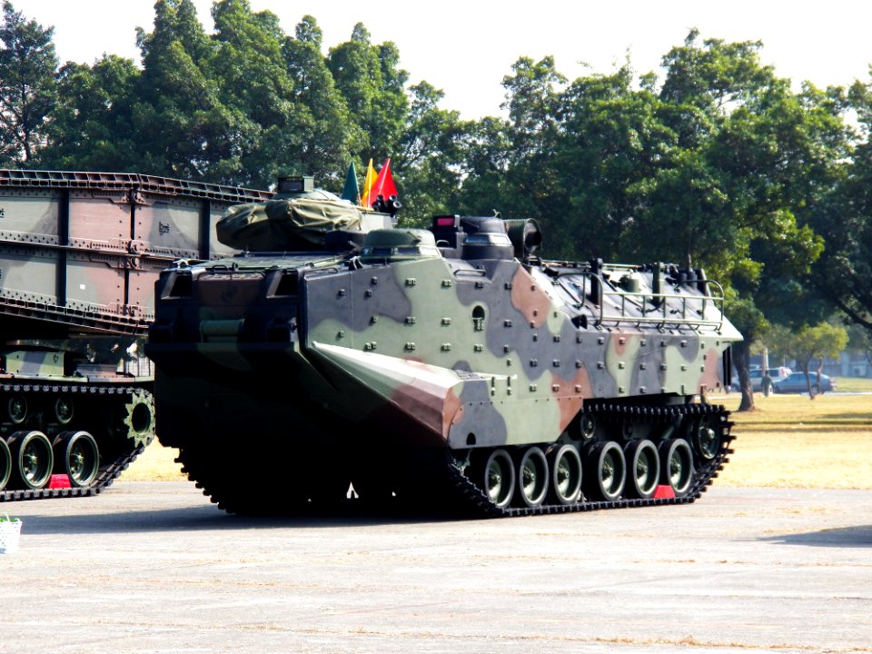 ROCMC AAV-7A1 in ROCA Infantry School Ground 20120211