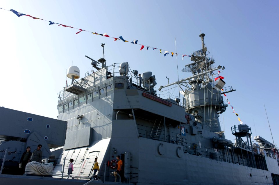 ROCN Lan Yang (FFG-935) Bridge View from Pier 20141123