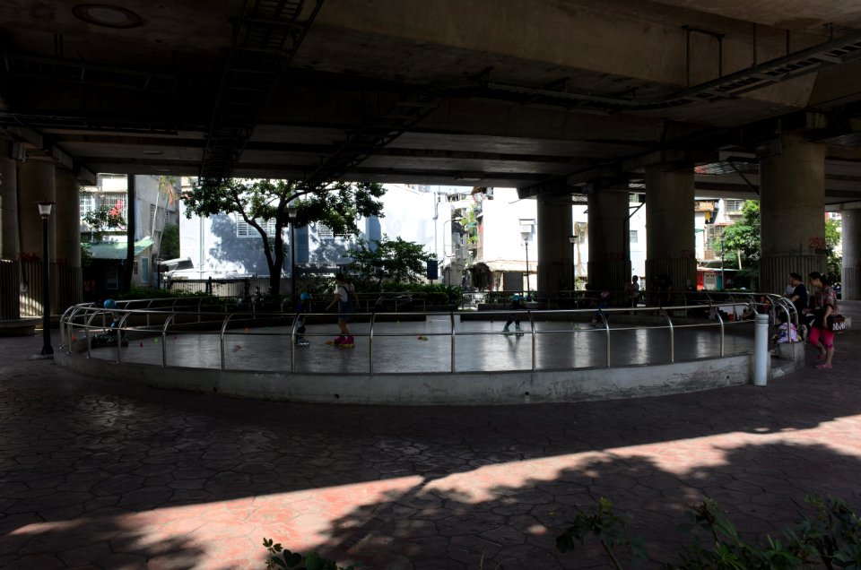 Roller Skating Rink under Taipei Metro Tamsui Line 20150603