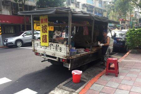 Ruth Handmade Pizza Truck at Xindong Street, Taipei 20161022a