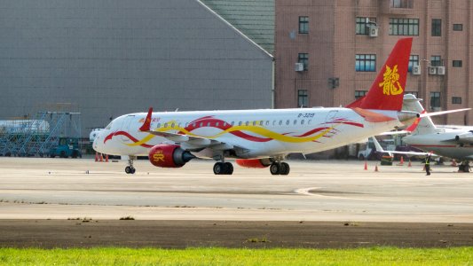 Sparkle Roll Jet Embraer 190-100 B-3219 Arrival to Taipei Songshan Airport 20161124d