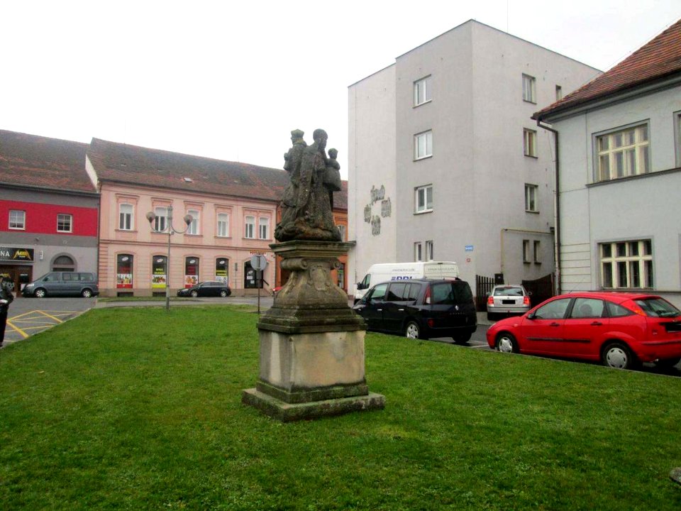 Sousoší Jana Nepomuckého a Panny Marie ve Stodu (Q66052216) 01