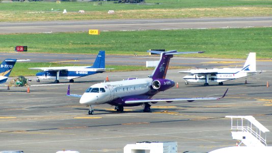Sparkle Roll Jet Embraer Legacy 500 B-3385 Taxiing at Taipei Songshan Airport 20160821c