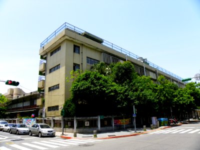 Southeast View of Zigiang Building, Taipei Municipal MinQuan Elementary School 20100501