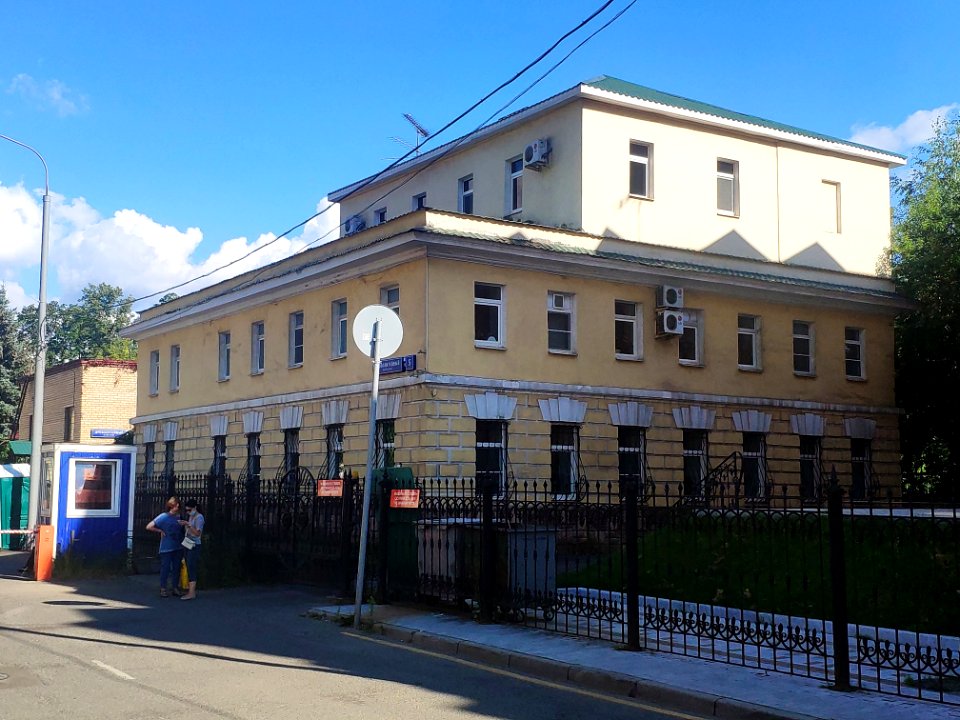 South outbuilding of Piatnitskoe Cemetery 1