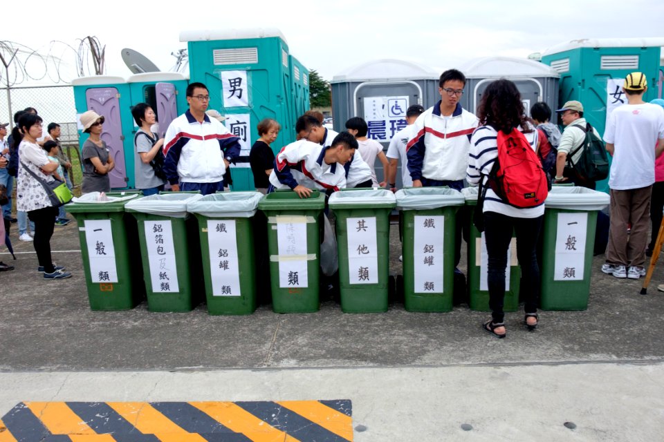Sorted Trash Bins with Cleaning Staffs beside Hsinchu AFB Apron 20151121