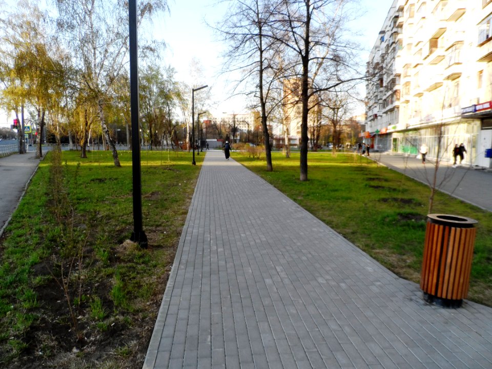 Square at the intersection of Sverdlovsky Prospekt and Vorovskogo Street (02)