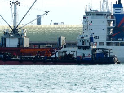 Shou Shan No.3 in Kaohsiung Harbour 20140508a