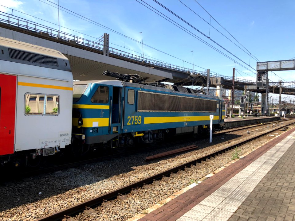 SNCB Série 27 (2759) SNCB - NMBS en gare de Charleroi-Sud