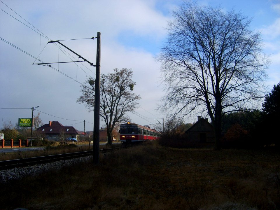 Slowiki Nowe train stop EN57