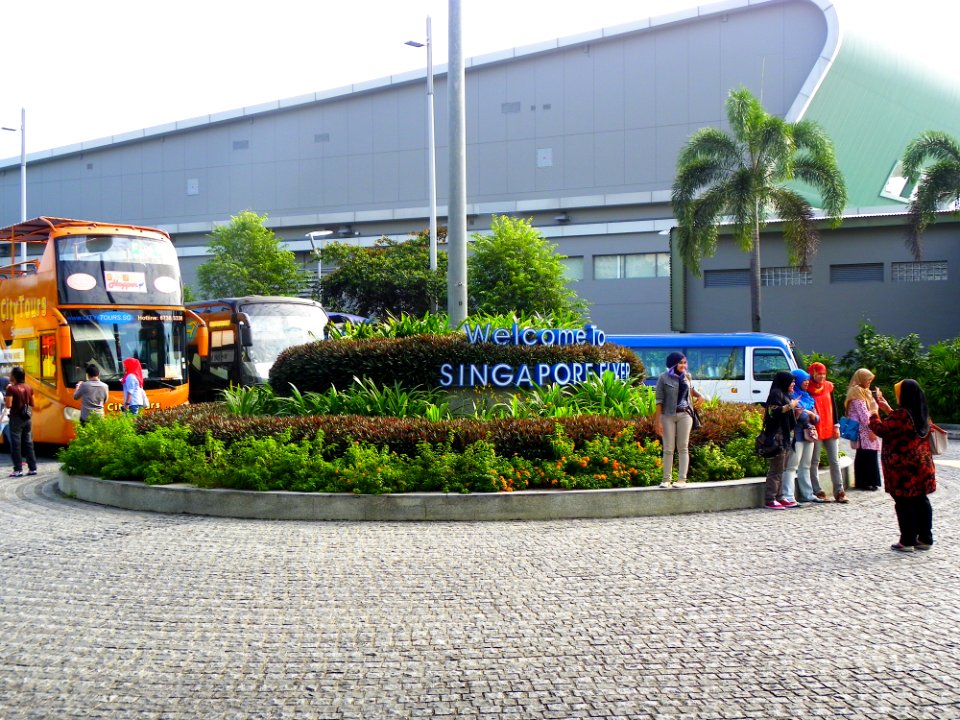 Sign in Singapore Flyer Entrance 20130209