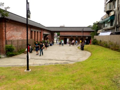 Shuxin Hall South Court in Noon 20140705