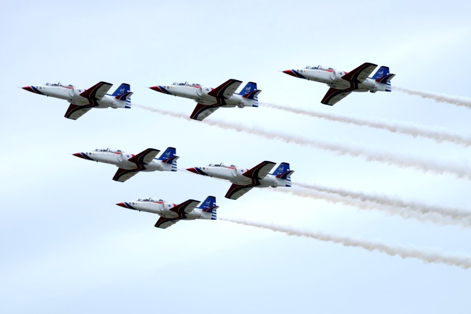 Six Thundertigers AT-3 Arrow Formation Flight over Hualien AFB 20160813b