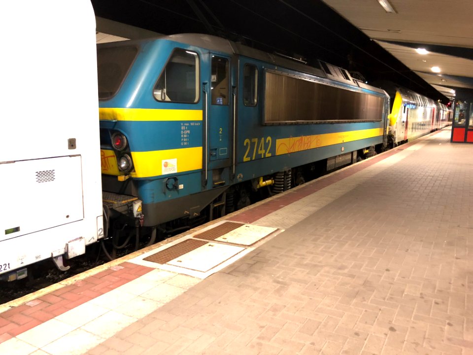 SNCB Série 27 en gare de Charleroi-Sud