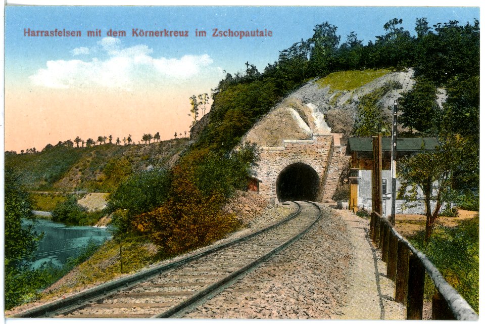 19835-Zschopautal-1915-Harrasfelsen mit Körnerkreuz und Eisenbahntunnel-Brück & Sohn Kunstverlag