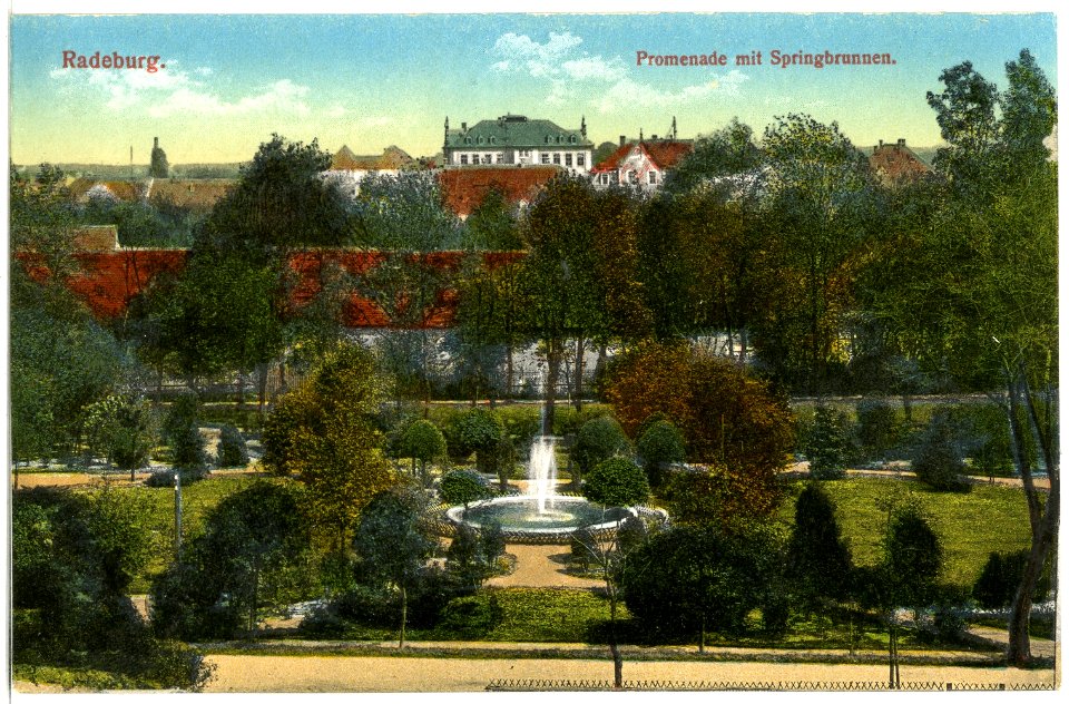 20008-Radeburg-1916-Promenade mit Springbrunnen-Brück & Sohn Kunstverlag