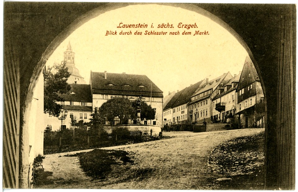 19016-Lauenstein-1915-Blick durch das Schloßtor nach dem Markt-Brück & Sohn Kunstverlag