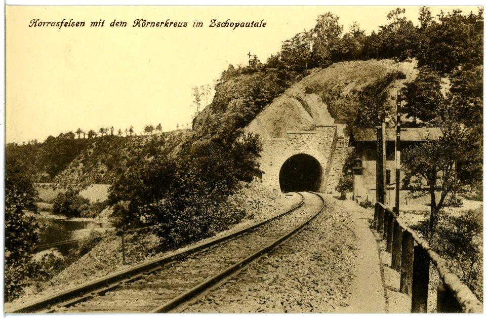 19414-Lichtenwalde-1915-Harrasfelsen mit dem Körnerkranz - Eisenbahntunnel-Brück & Sohn Kunstverlag