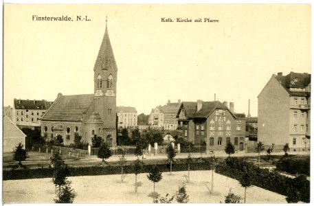 20694-Finsterwalde-1917-Katholische Kirche mit Pfarre-Brück & Sohn Kunstverlag