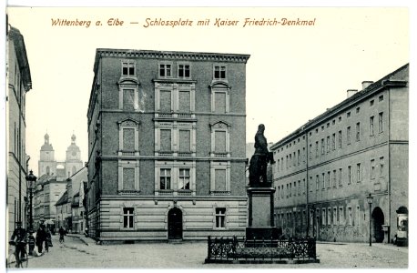 16823-Wittenberg-1913-Schloßplatz mit Kaiser Friedrich Denkmal-Brück & Sohn Kunstverlag