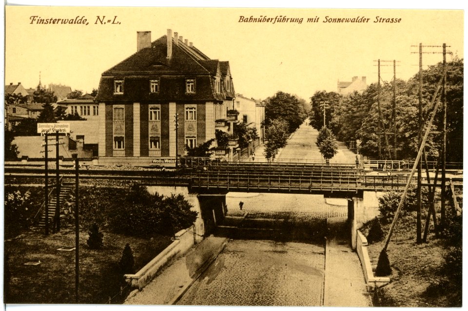 20934-Finsterwalde-1918-Bahnüberführung mit Sonnewalder Straße-Brück & Sohn Kunstverlag