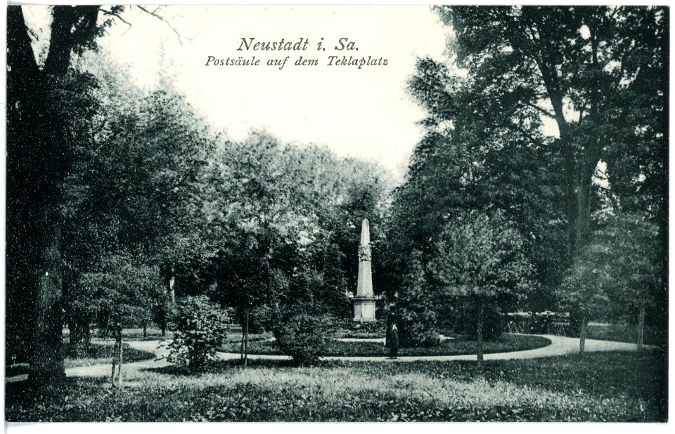 16812-Neustadt-1913-Postsäule auf dem Teklaplatz-Brück & Sohn Kunstverlag