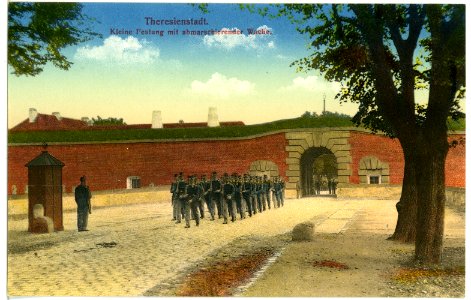 16834-Theresienstadt-1913-Kleine Festung mit abmarschierender Wache-Brück & Sohn Kunstverlag