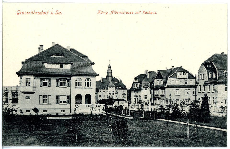 16844-Großröhrsdorf-1913-König Albert Straße mit Rathaus-Brück & Sohn Kunstverlag