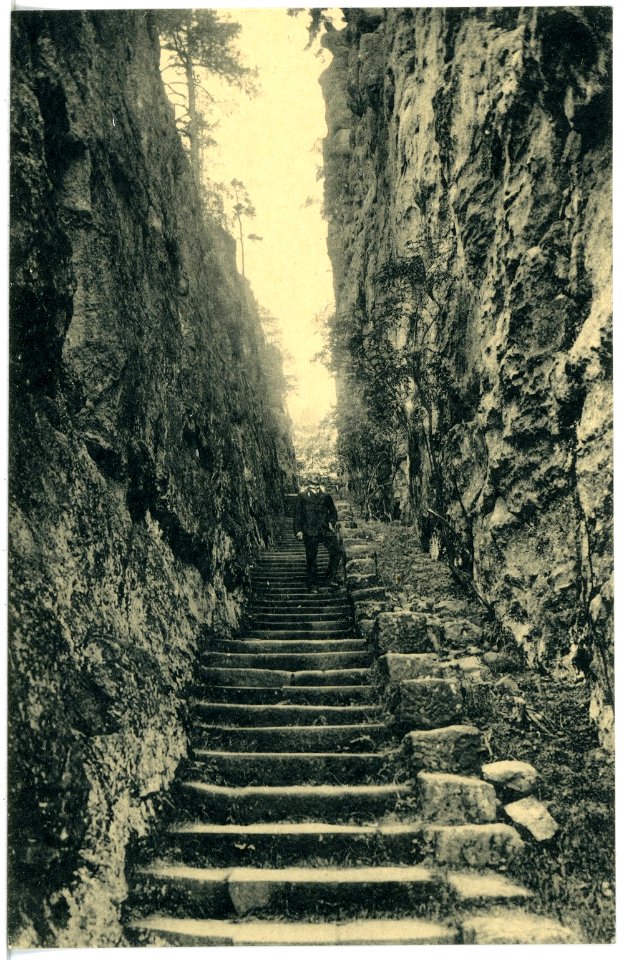 21321-Jonsdorf-1919-Felsengasse im Nonnenfelsen-Brück & Sohn Kunstverlag