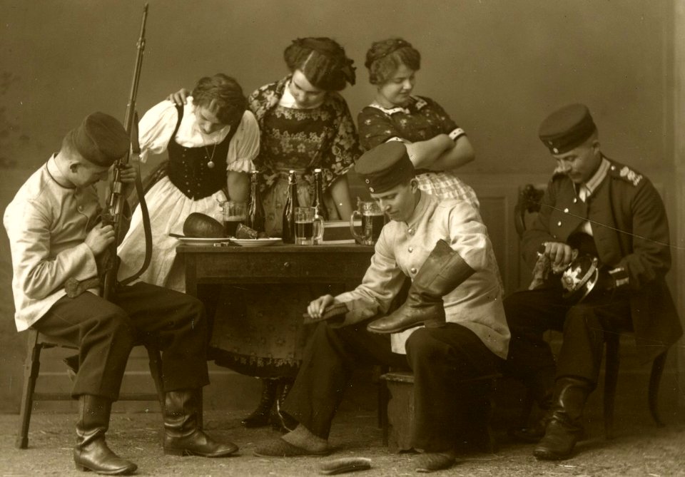 16094-Meißen-1913-Grenadiere Im Quartier-Brück & Sohn Kunstverlag (cropped)