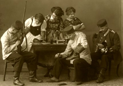 16094-Meißen-1913-Grenadiere Im Quartier-Brück & Sohn Kunstverlag (cropped)