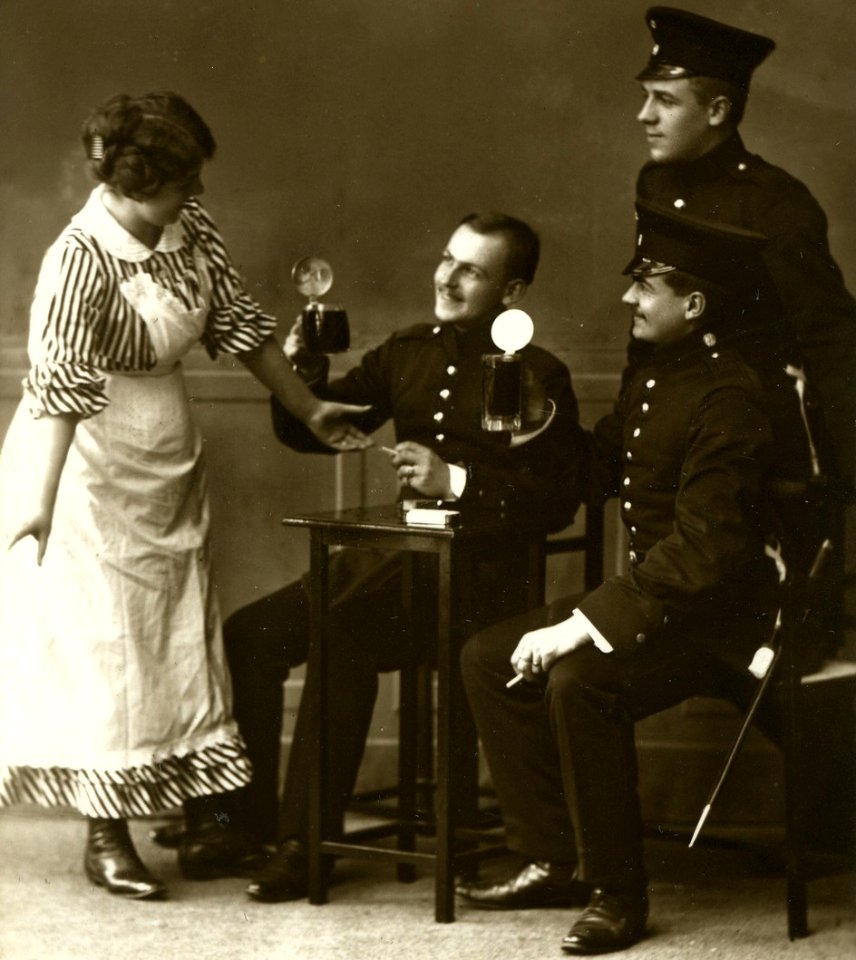 16133-Meißen-1913-Schützen Im Wirtshaus-Brück & Sohn Kunstverlag (cropped)