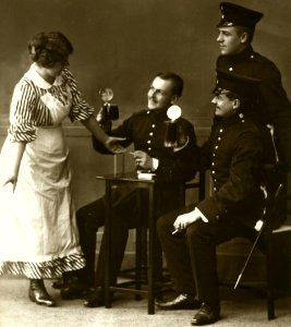16133-Meißen-1913-Schützen Im Wirtshaus-Brück & Sohn Kunstverlag (cropped)