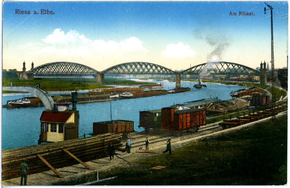 18496-Riesa-1914-Elbkai mit Brücke und Schleppzug-Brück & Sohn Kunstverlag