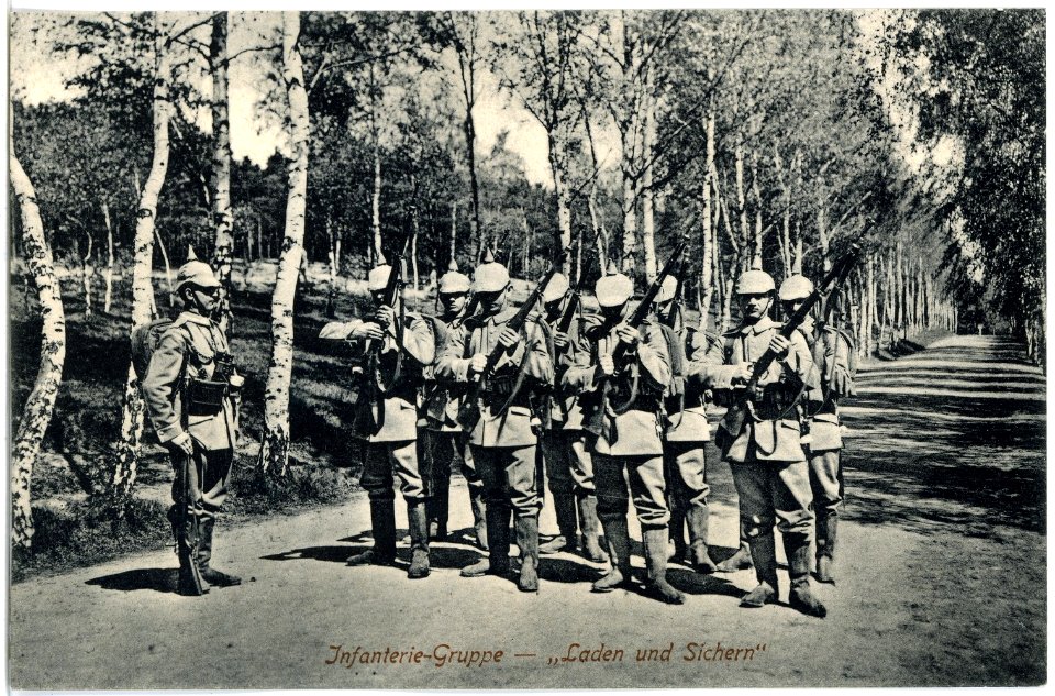 17799-Dresden-1914-Infanterie auf dem Marsch-Brück & Sohn Kunstverlag