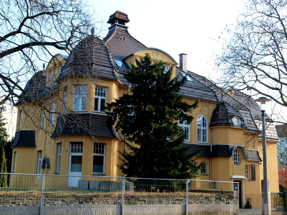 Leon-Pohle-Straße 1 Strehlen 1